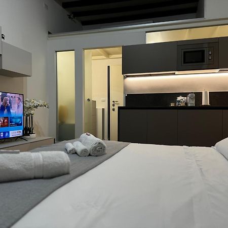 Regina Milano In Corso Lodi - Sky Tv, Wifi E Breakfast Box Apartamento Exterior foto
