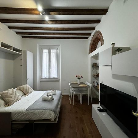 Regina Milano In Corso Lodi - Sky Tv, Wifi E Breakfast Box Apartamento Exterior foto
