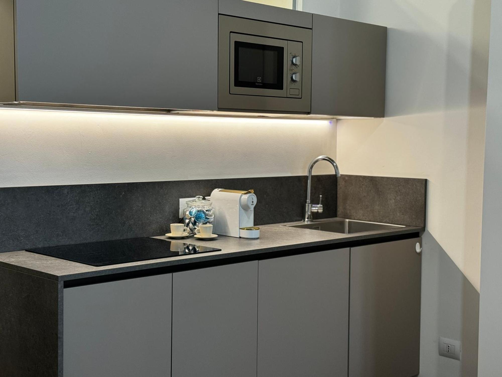 Regina Milano In Corso Lodi - Sky Tv, Wifi E Breakfast Box Apartamento Exterior foto