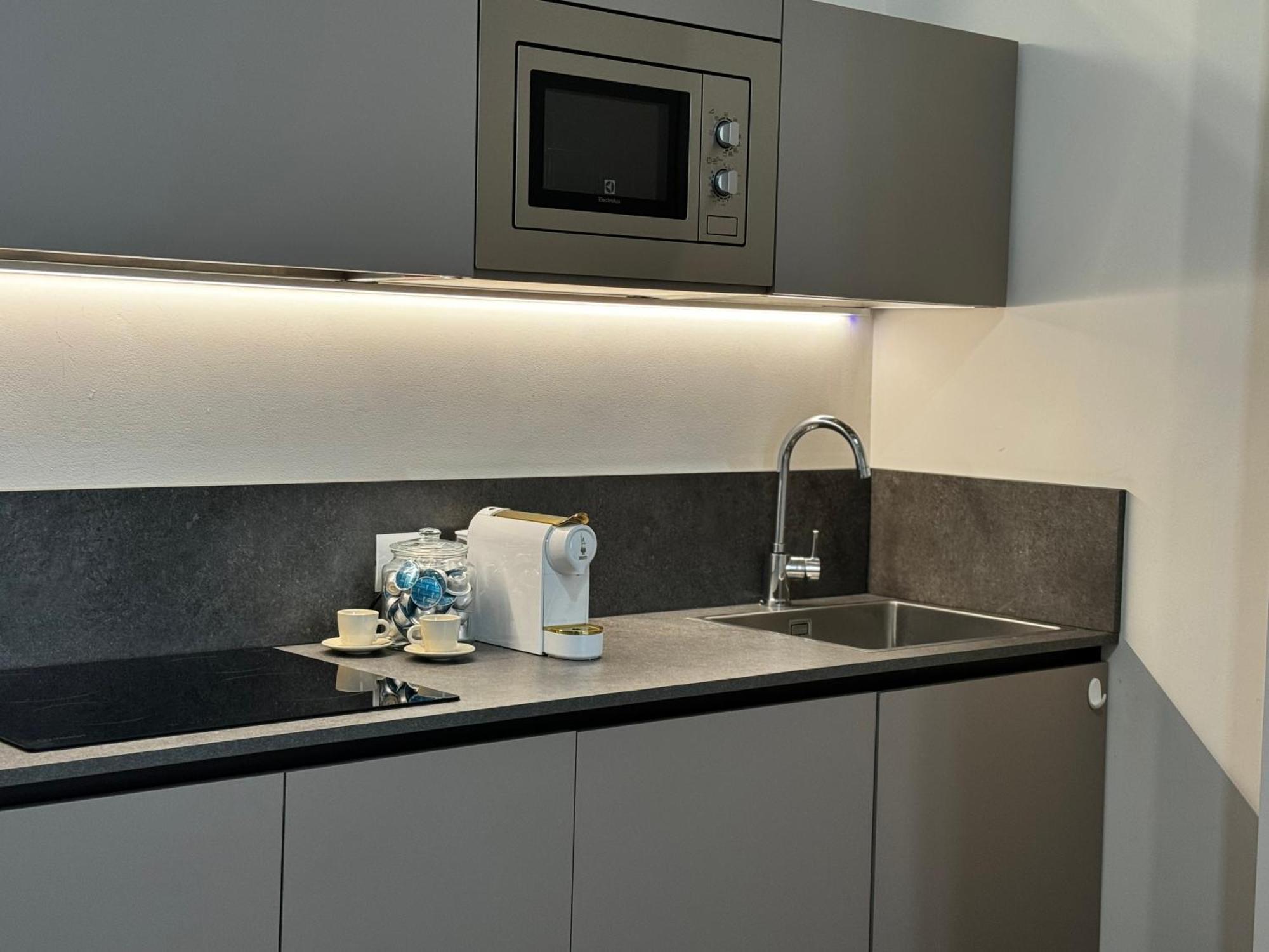 Regina Milano In Corso Lodi - Sky Tv, Wifi E Breakfast Box Apartamento Exterior foto