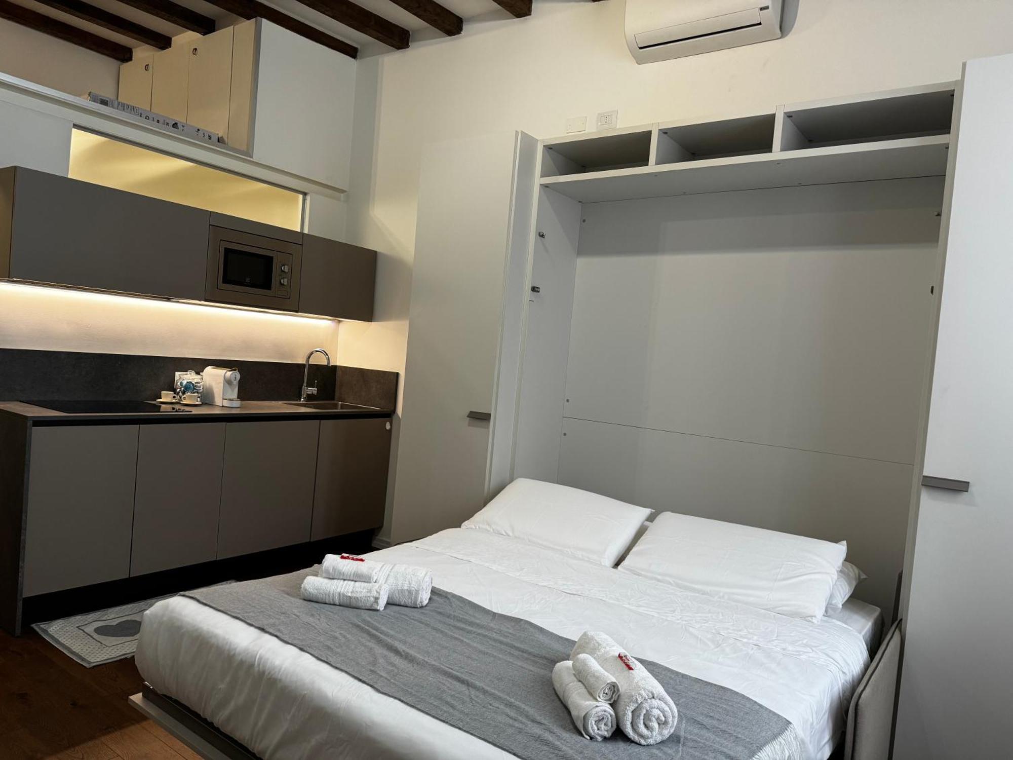 Regina Milano In Corso Lodi - Sky Tv, Wifi E Breakfast Box Apartamento Exterior foto